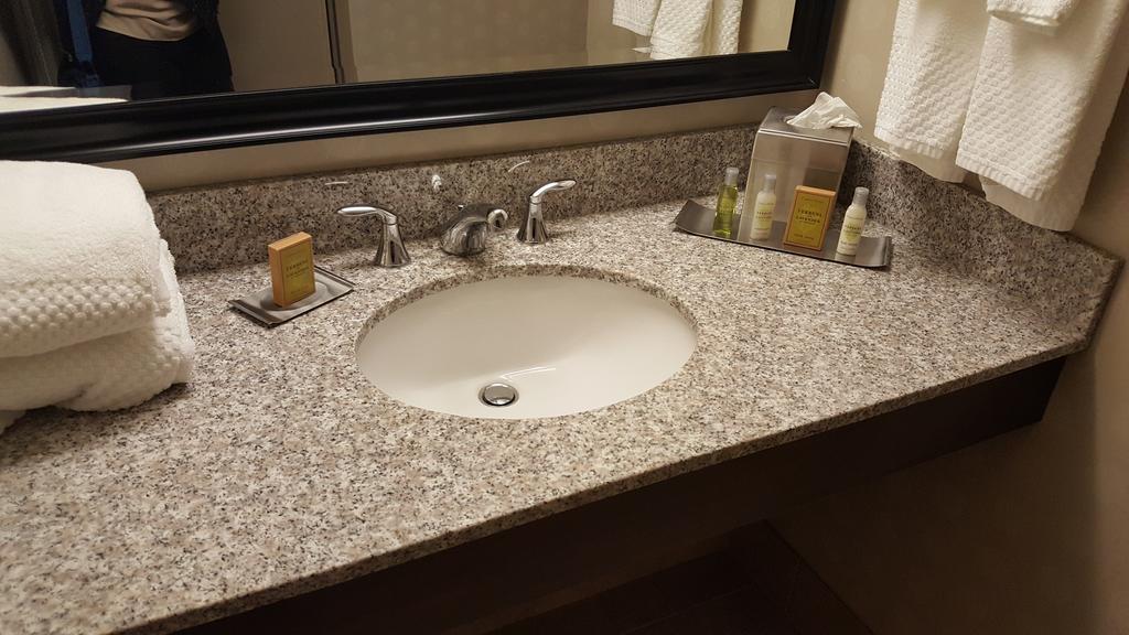 Doubletree By Hilton Pittsburgh Monroeville Convention Center Экстерьер фото